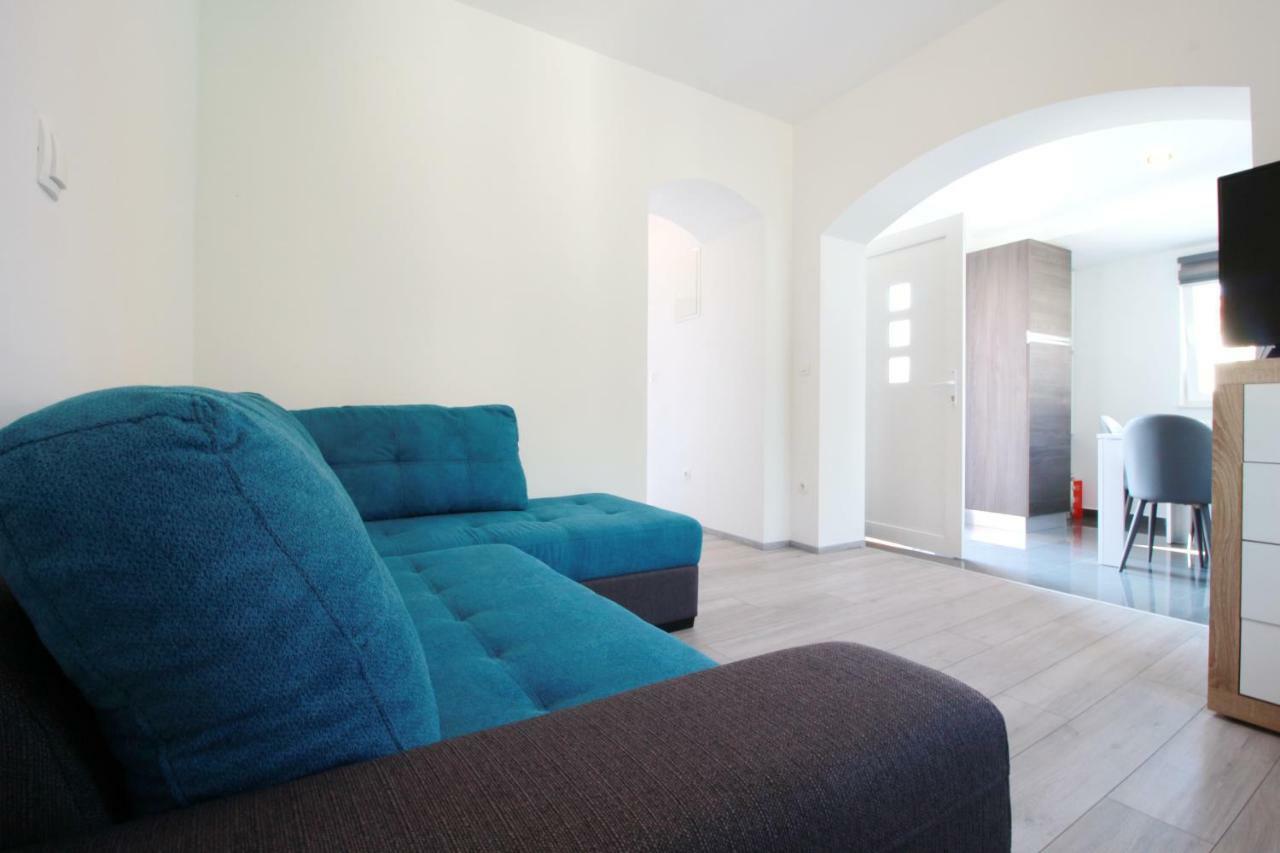 Apartment Sara With Seaview Petrčane Exterior foto